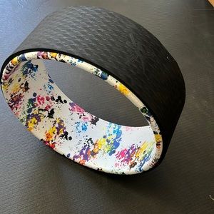 Yoga stretch wheel